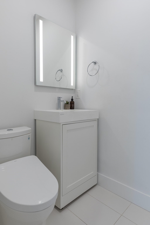 21 West Cedar Street, Unit 3 Boston, MA 02108 - Photo 12 of 37