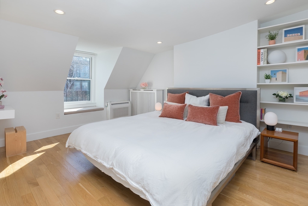 21 West Cedar Street, Unit 3 Boston, MA 02108 - Photo 16 of 37