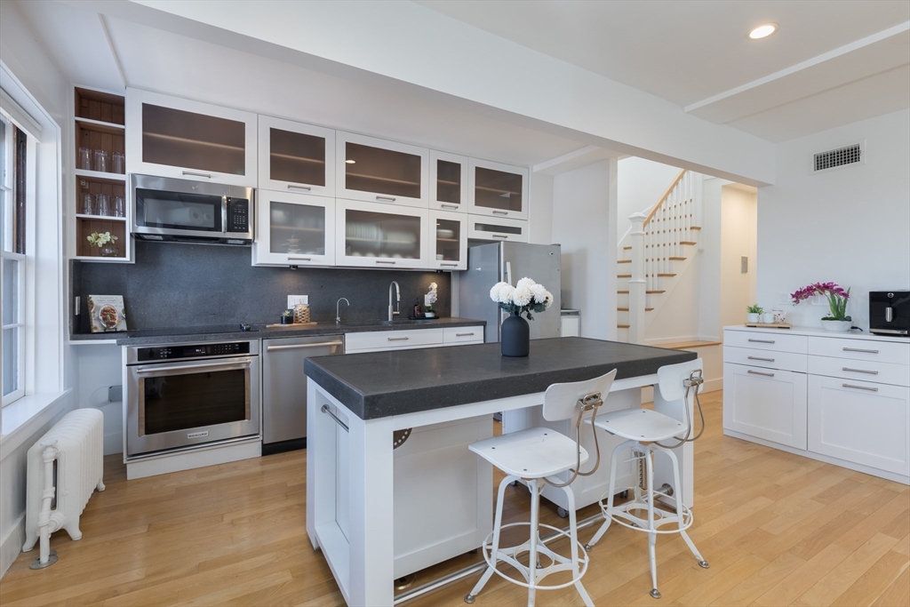 21 West Cedar Street, Unit 3 Boston, MA 02108 - Photo 2 of 37