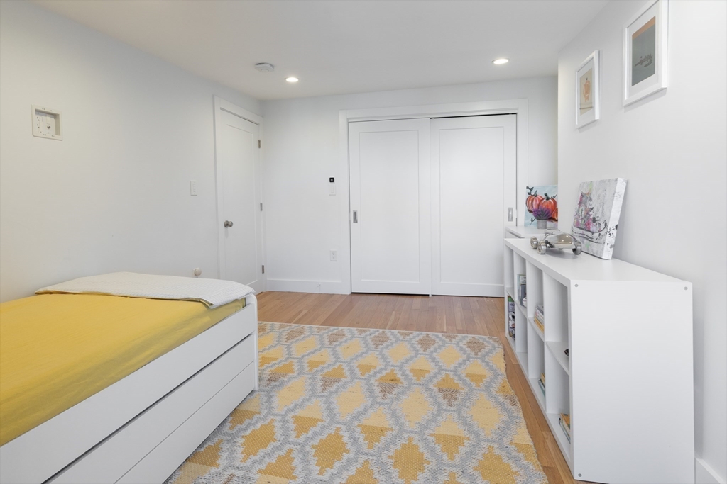 21 West Cedar Street, Unit 3 Boston, MA 02108 - Photo 24 of 37