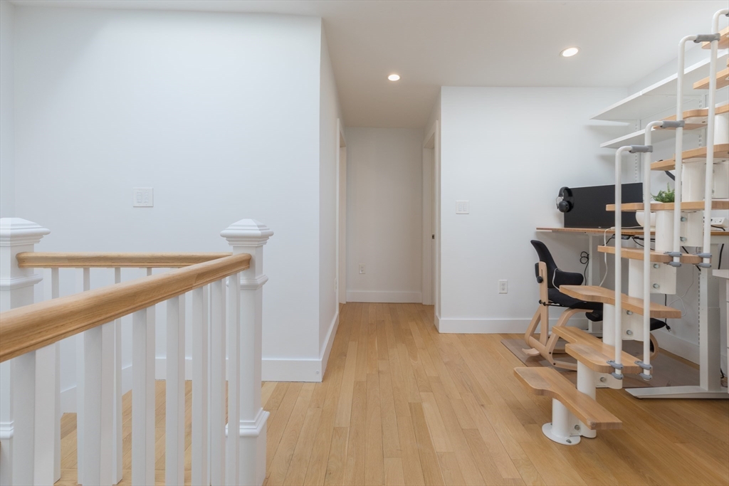 21 West Cedar Street, Unit 3 Boston, MA 02108 - Photo 28 of 37