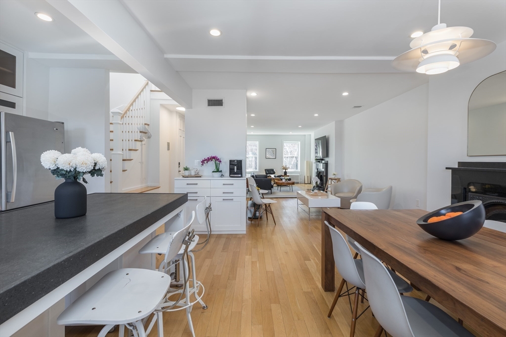 21 West Cedar Street, Unit 3 Boston, MA 02108 - Photo 4 of 37