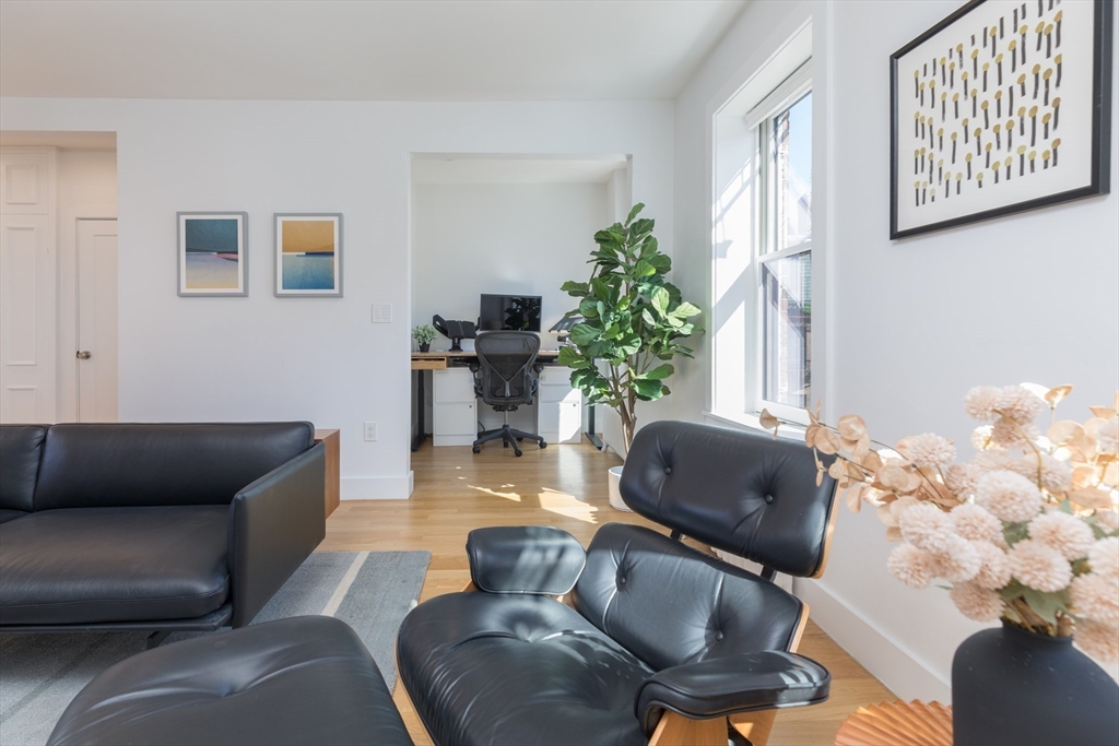 21 West Cedar Street, Unit 3 Boston, MA 02108 - Photo 10 of 37