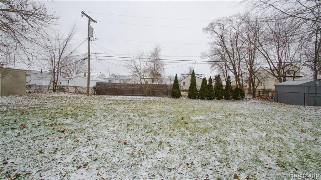 13635 Hendricks Avenue Warren, MI 48089 - Photo 18 of 18 19.jpg