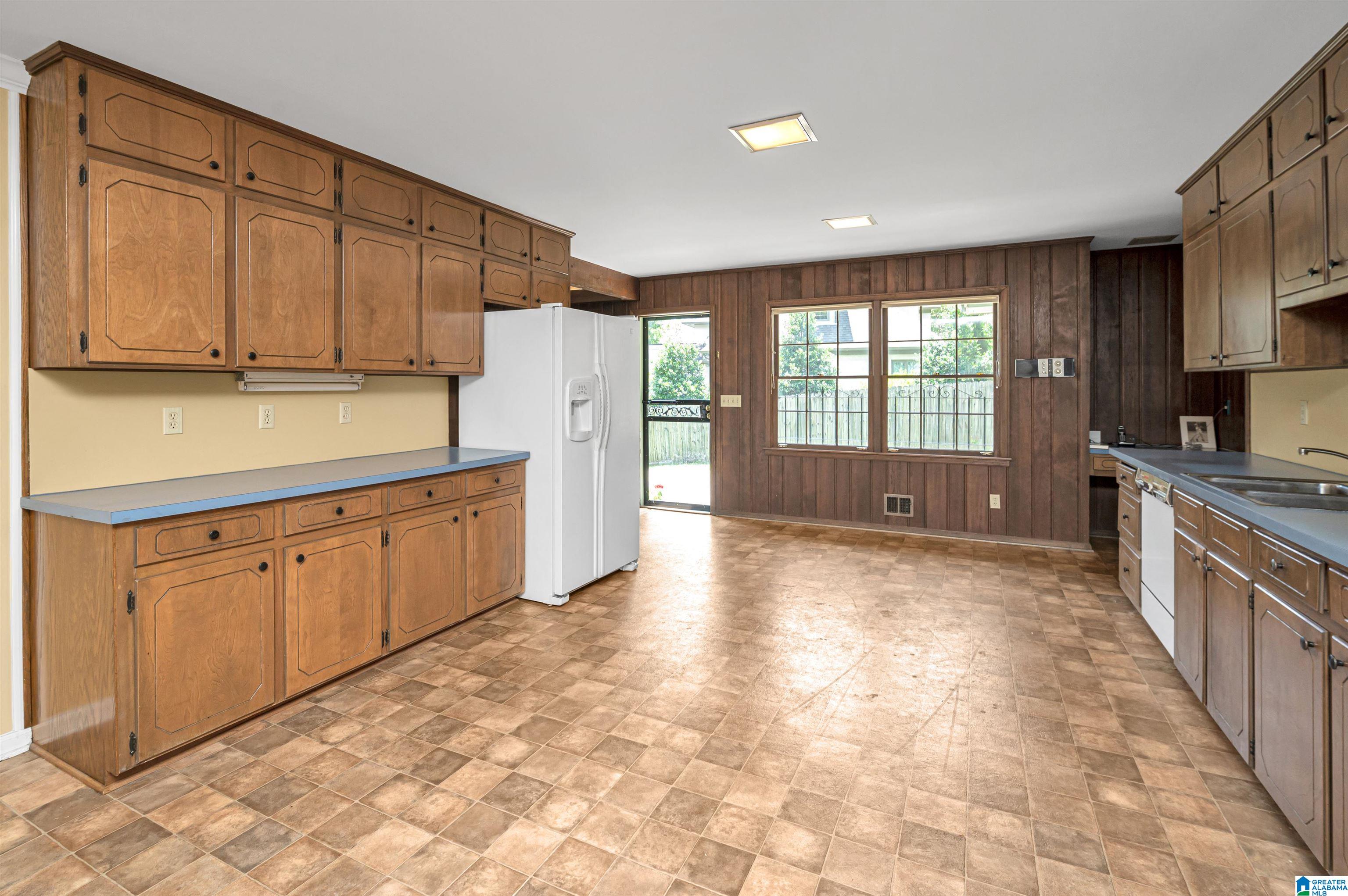 2469 Shades Crest Road Birmingham, AL 35216 - Photo 10 of 70