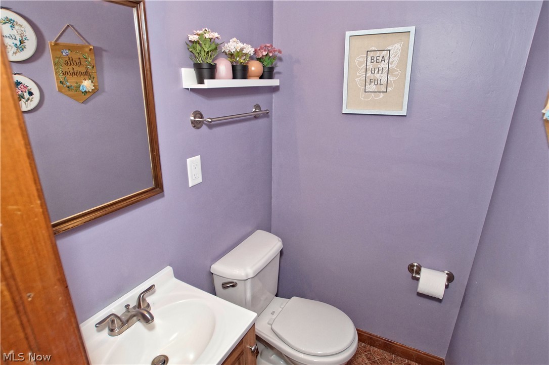 1073 Avondale Road Cleveland, OH 44121 - Photo 4 of 35