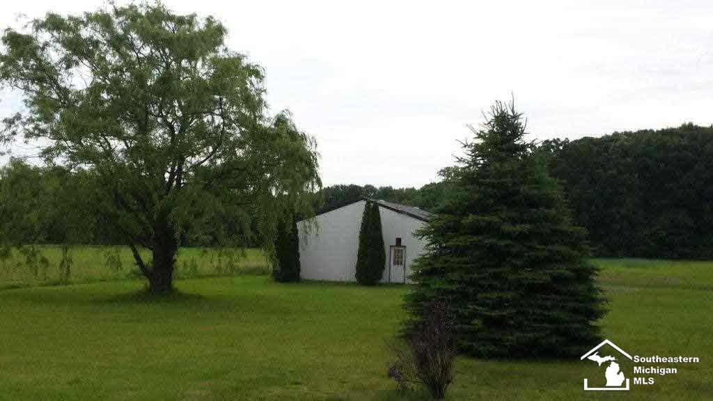 11810 Sumpter Road Carleton, MI 48117 - Photo 12 of 16 20441226-11.JPG