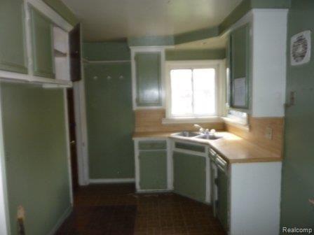 731 Patterson Court Inkster, MI 48141 - Photo 2 of 9 Kitchen