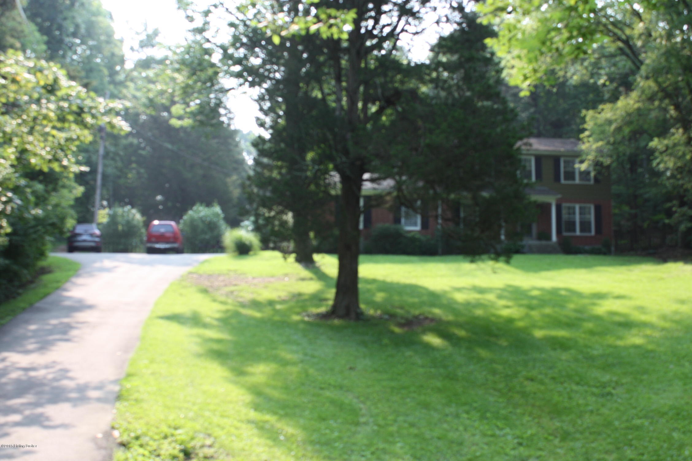4221 Chenoweth Run Road Louisville, KY 40299 - Photo 2 of 32 IMG_4215