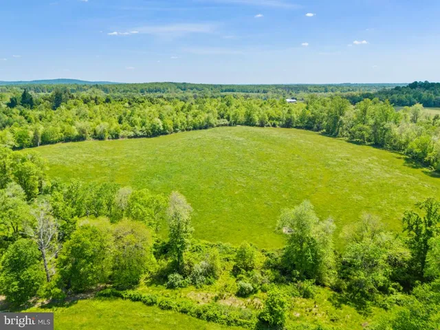 a view of an outdoor space and a yard