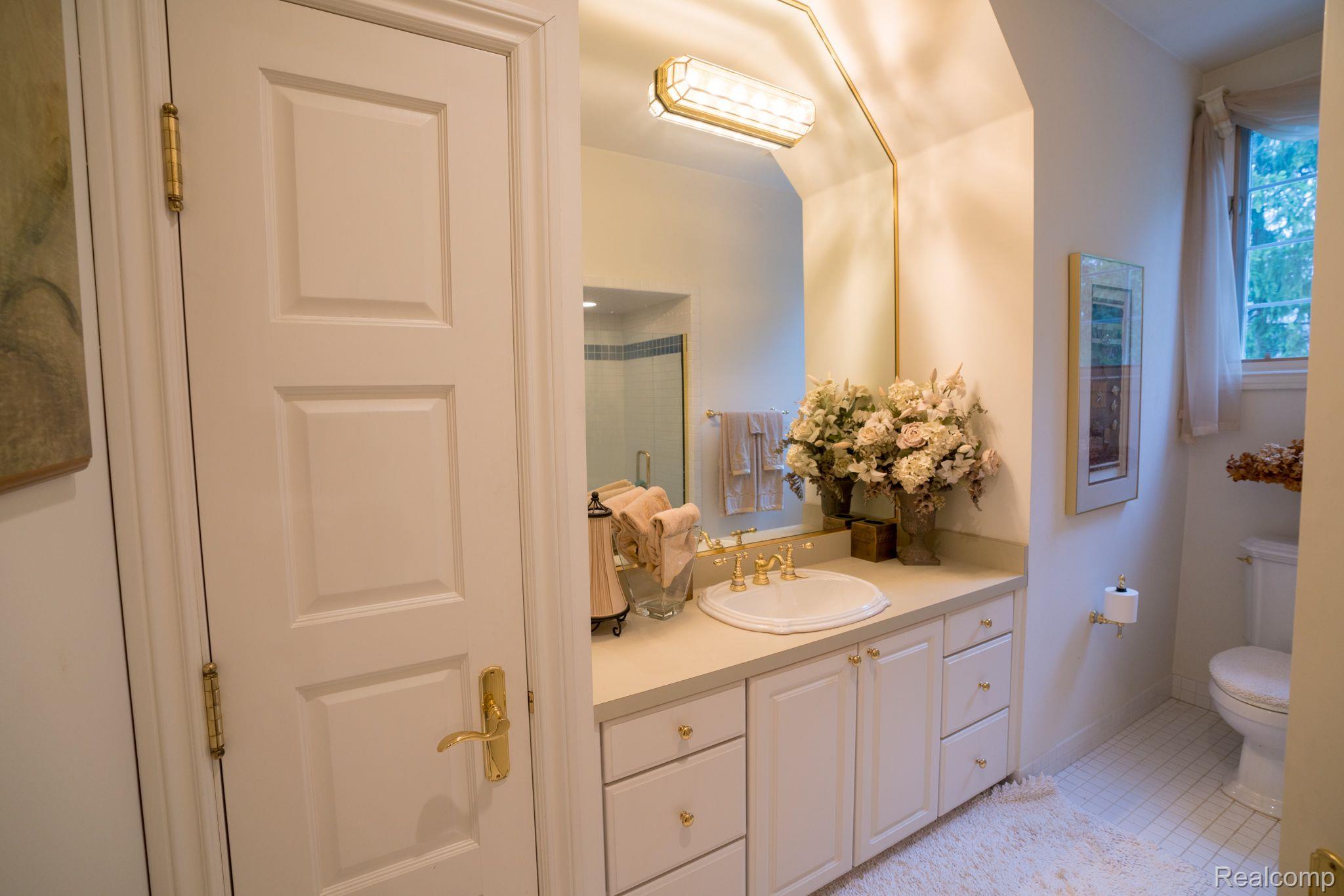 8543 Bridge Road Grosse Ile, MI 48138 - Photo 41 of 53 Au Pair Full Bathroom