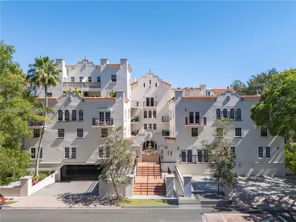 $1,120,000 | 323 Navarre Avenue, Unit 403, Coral Gables, FL 33134