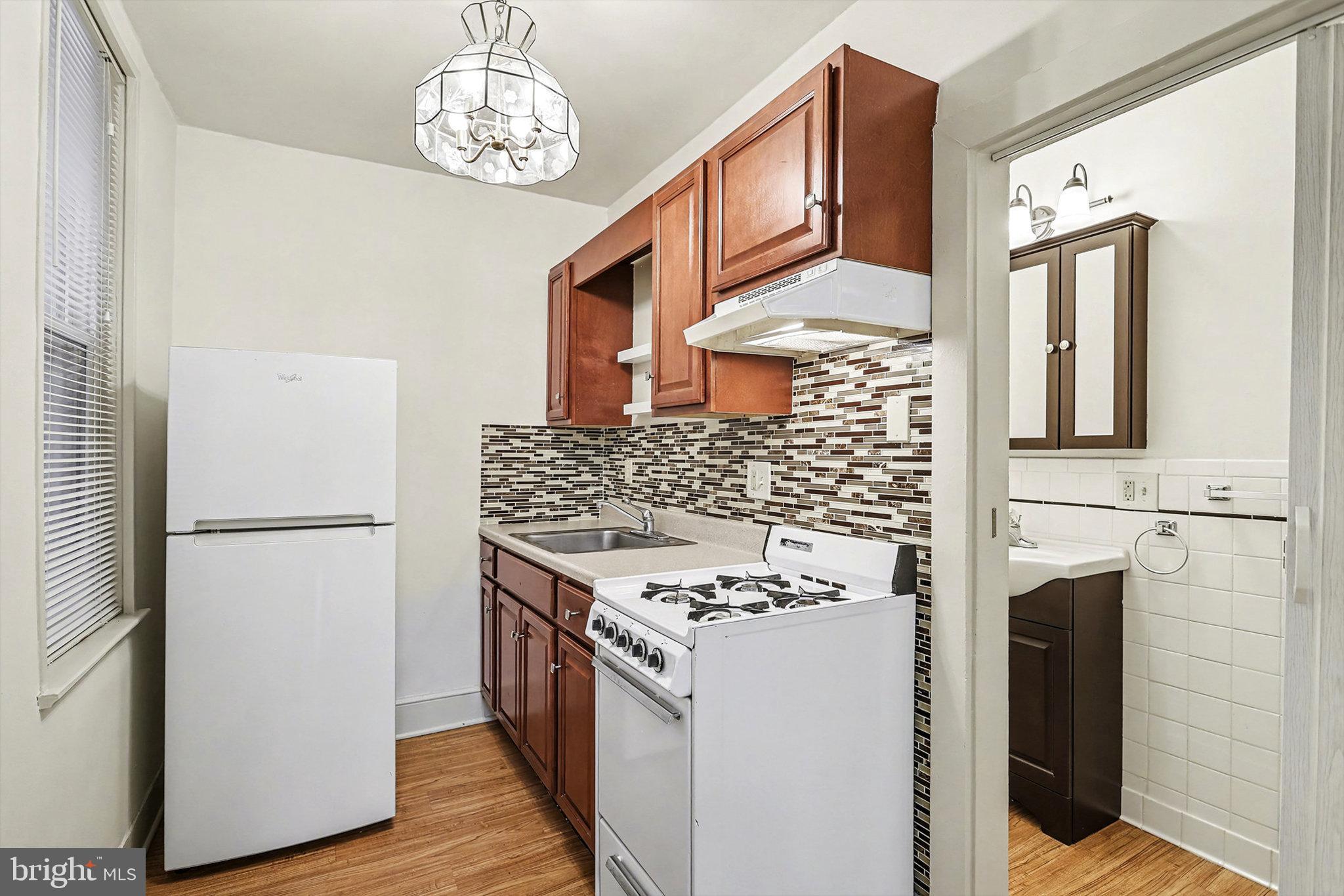 136 East Lemon Street, Unit 1 Lancaster, PA 17602 - Photo 11 of 16 Kitchen with gas cooking