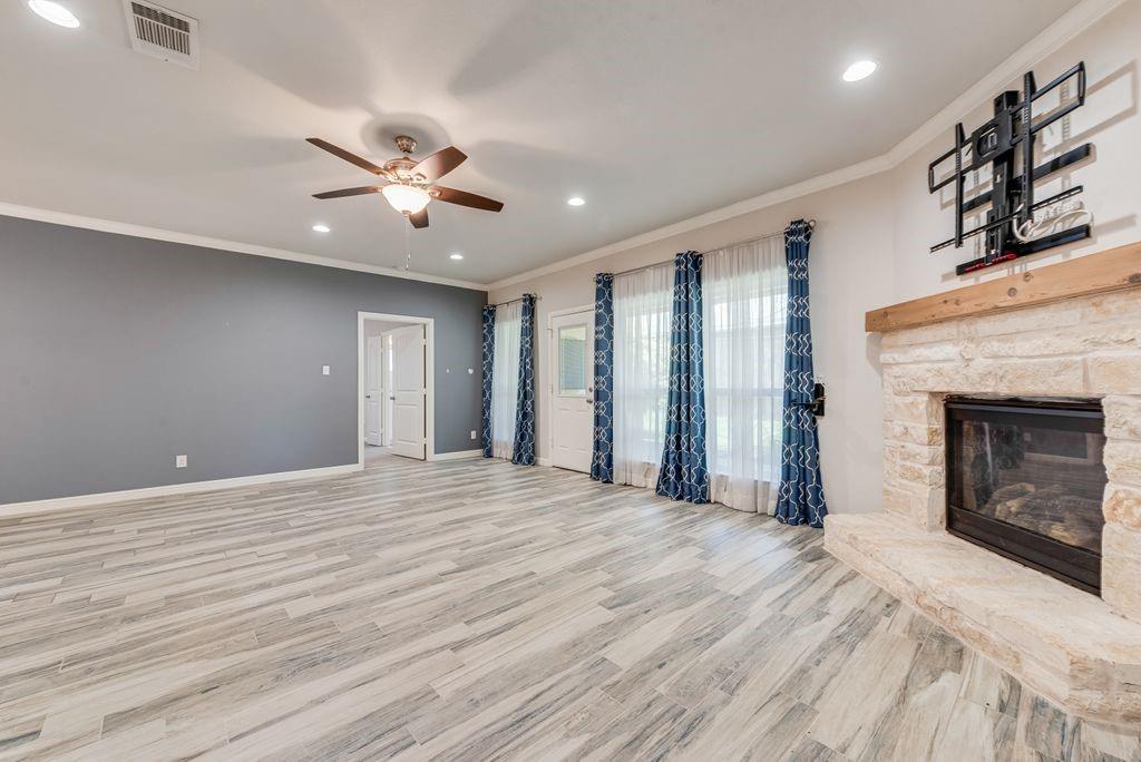 5420 Meandering Road River Oaks, TX 76114 - Photo 11 of 30