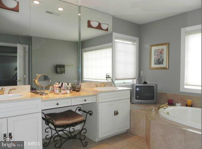318 Delight Meadows Road Reisterstown, MD 21136 - Photo 20 of 30 MBath w/ dual vanities