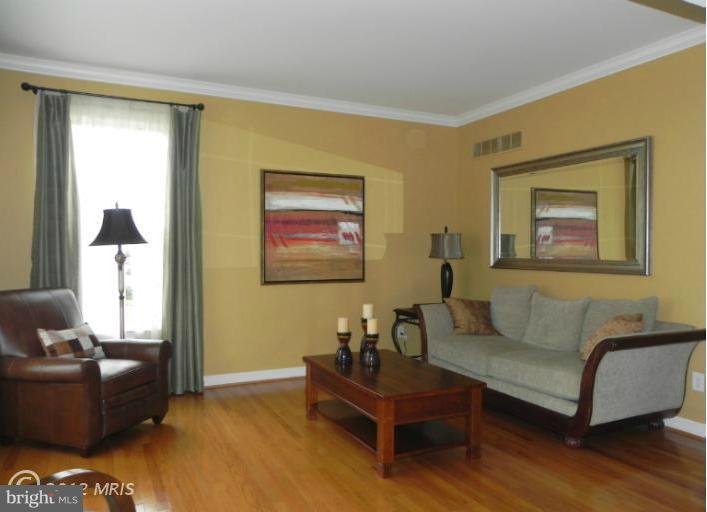 318 Delight Meadows Road Reisterstown, MD 21136 - Photo 3 of 30 Living Room