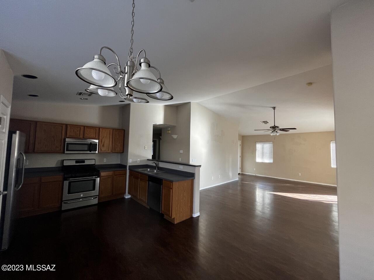7663 South Meadow Spring Way Tucson, AZ 85747 - Photo 31 of 39