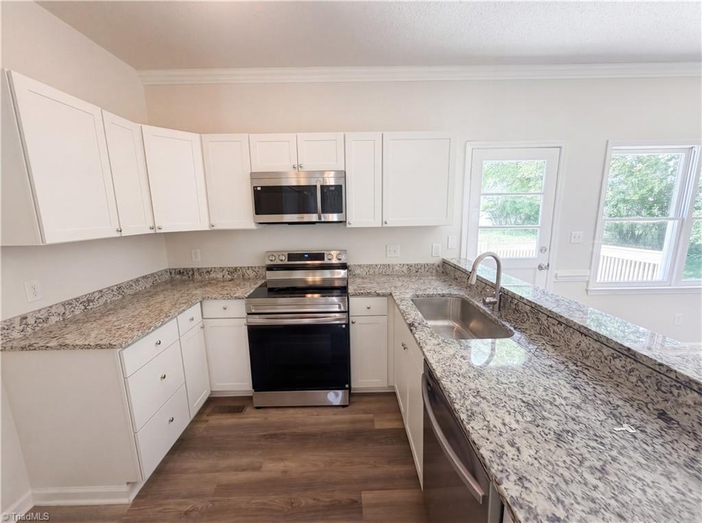 3719 Harrington Point High Point, NC 27265 - Photo 2 of 17