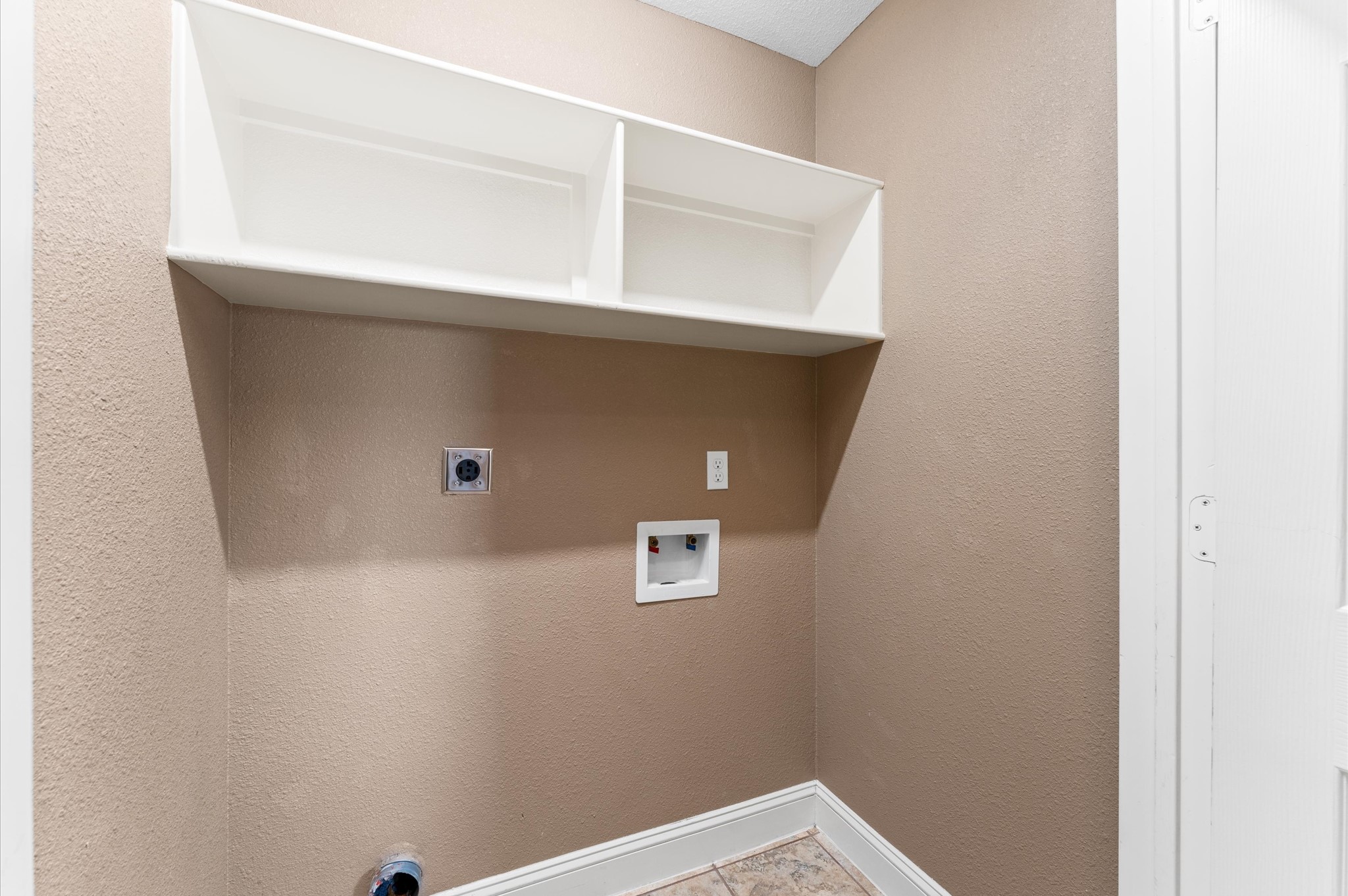 8221 Brockton Street Houston, TX 77017 - Photo 17 of 32 a close up of a wall