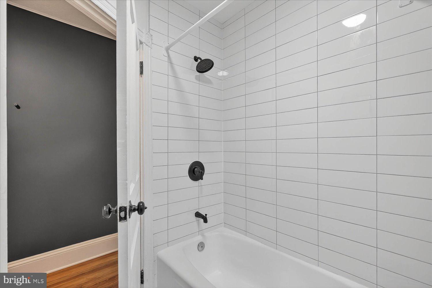 718 High Street Lancaster, PA 17603 - Photo 12 of 33 a bathroom with a bathtub