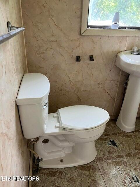 121 Sexton Lane Oneida, TN 37841 - Photo 15 of 32 20240729201604714005000000-o