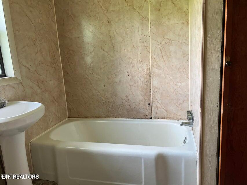 121 Sexton Lane Oneida, TN 37841 - Photo 16 of 32 20240729201534371745000000-o