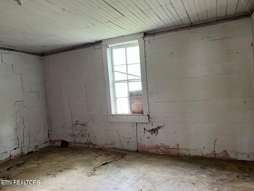 121 Sexton Lane Oneida, TN 37841 - Photo 31 of 32 20240605203502240265000000-o