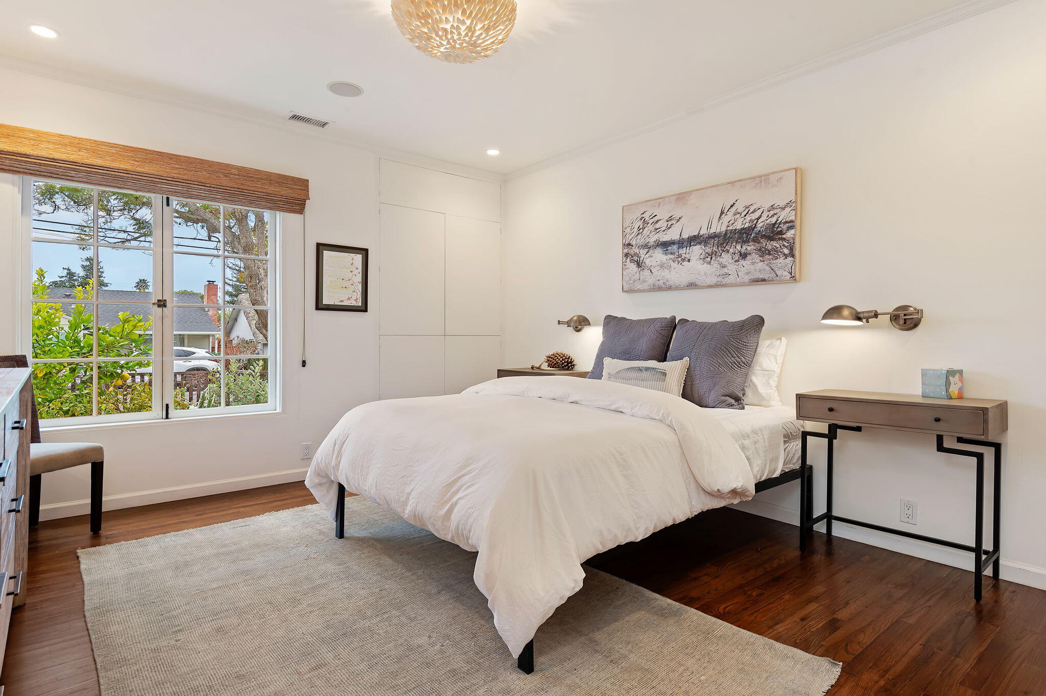 3020 Puesta Del Sol Santa Barbara, CA 93105 - Photo 17 of 33 a bed sitting in a spacious bedroom next to a window