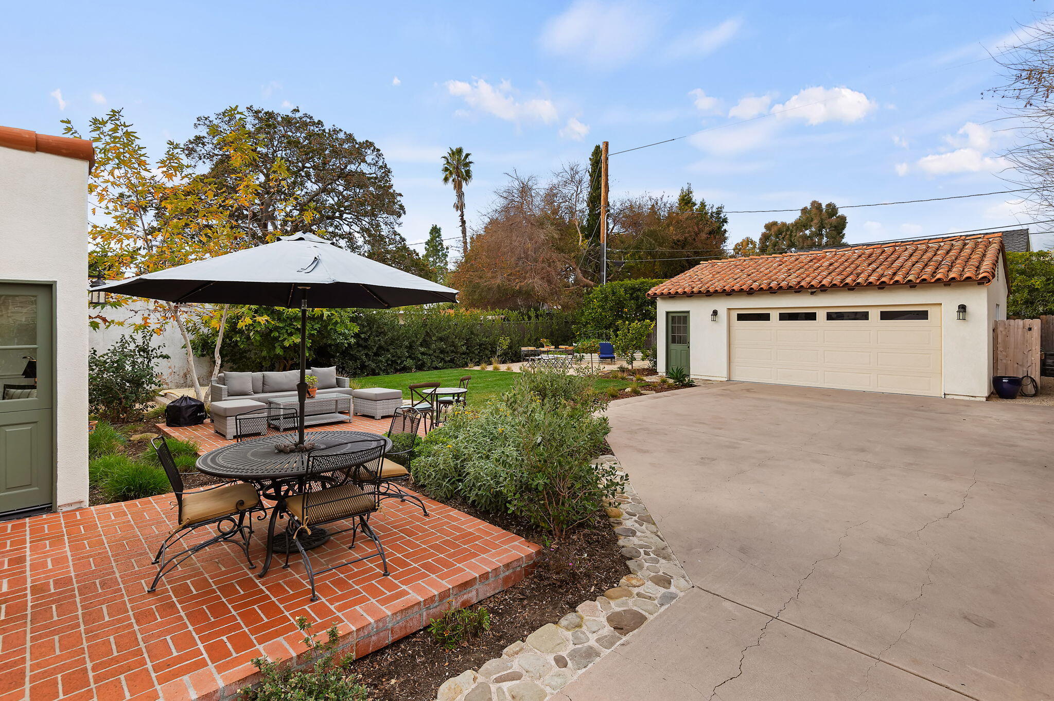 3020 Puesta Del Sol Santa Barbara, CA 93105 - Photo 27 of 33 a view of a house with backyard and sitting area