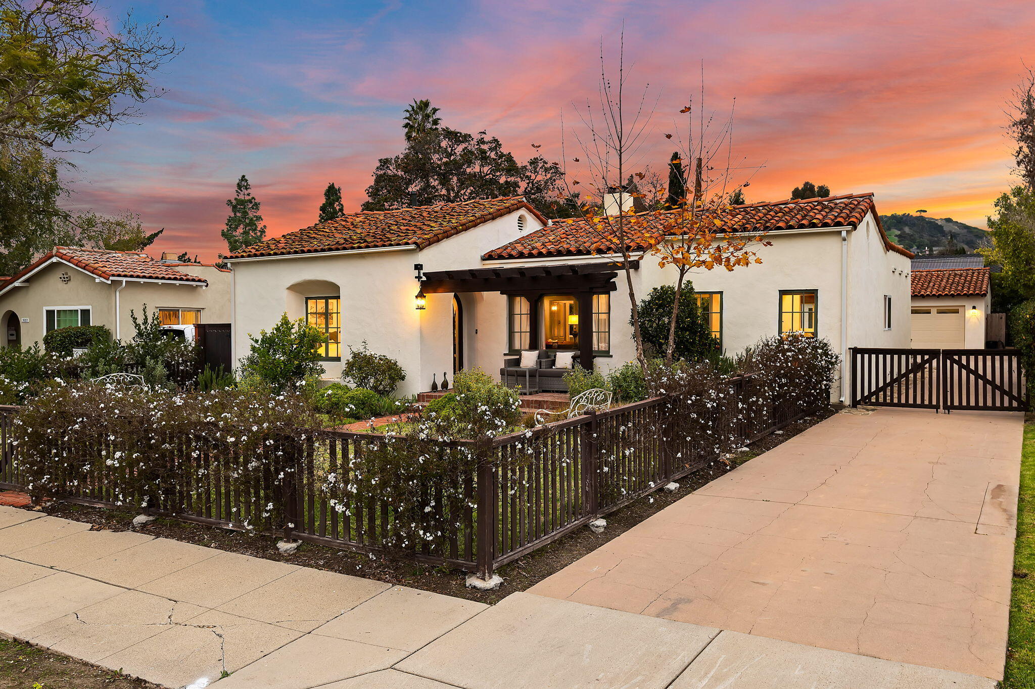 3020 Puesta Del Sol Santa Barbara, CA 93105 - Photo 30 of 33 a front view of house with yard