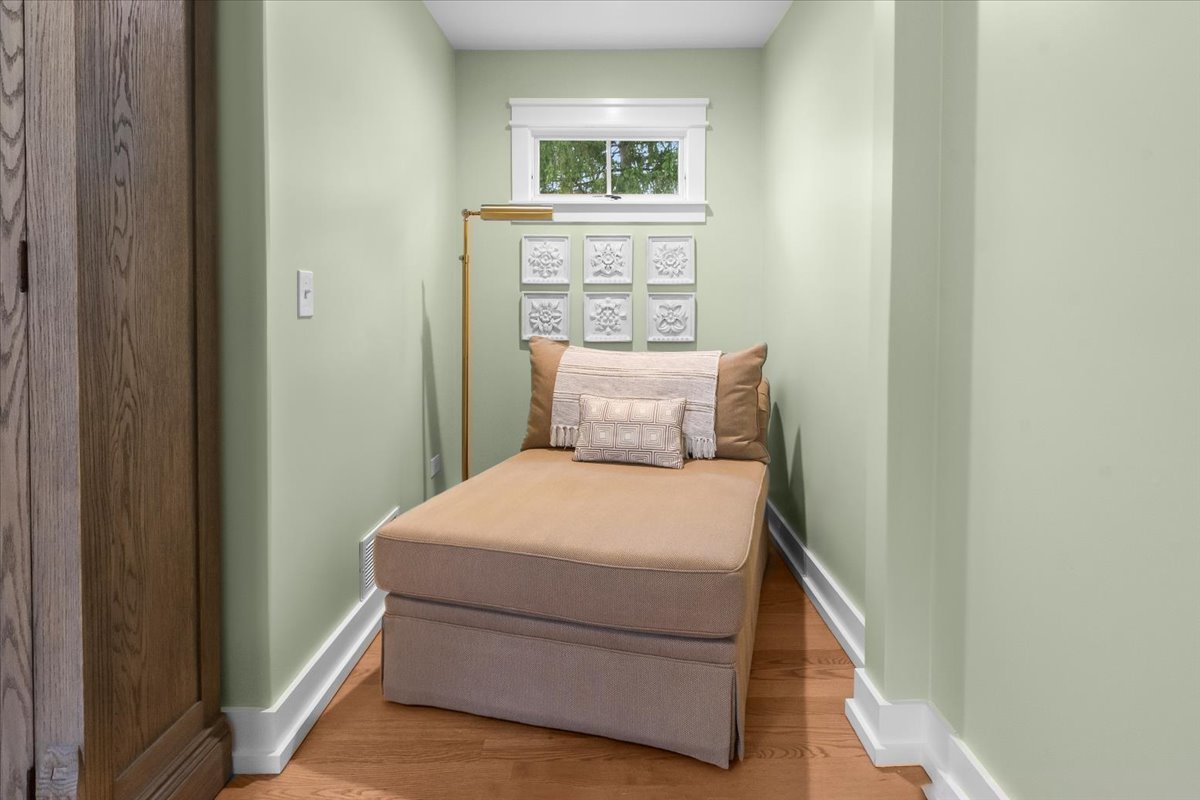 140 West Old Elm Road Lake Forest, IL 60045 - Photo 26 of 38 a room with a bed and a window