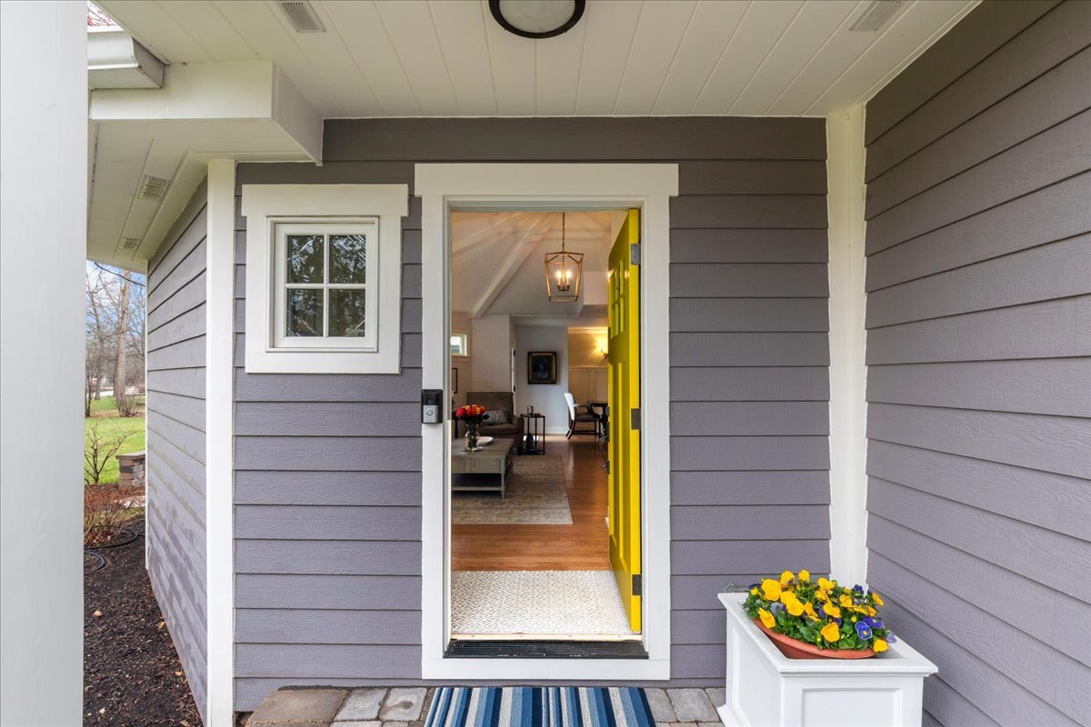 140 West Old Elm Road Lake Forest, IL 60045 - Photo 4 of 38 a view of porch with seating space