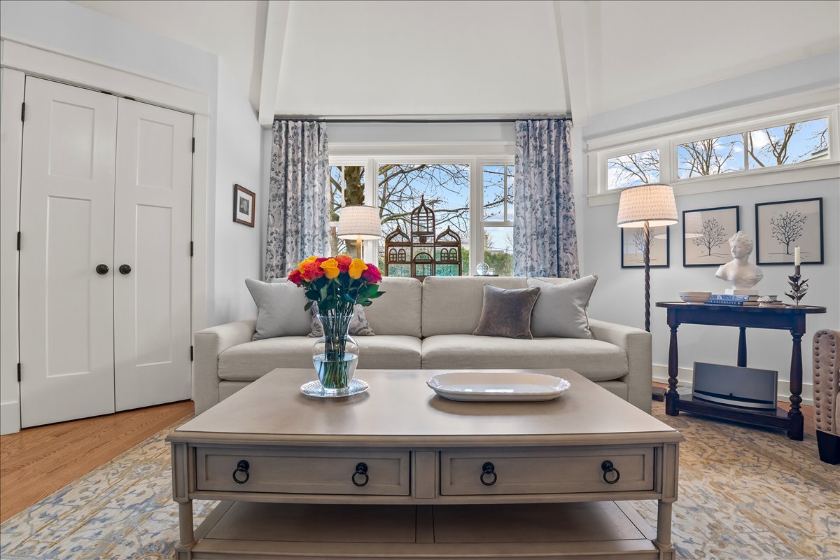 140 West Old Elm Road Lake Forest, IL 60045 - Photo 6 of 38 a living room with furniture and a potted plant