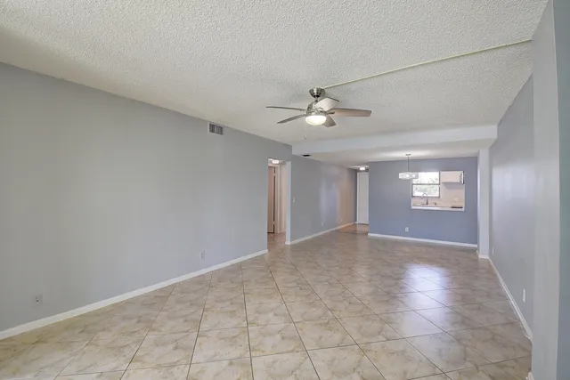 $2,000 | 890 North Federal Highway, Unit 206, Lantana, FL 33462