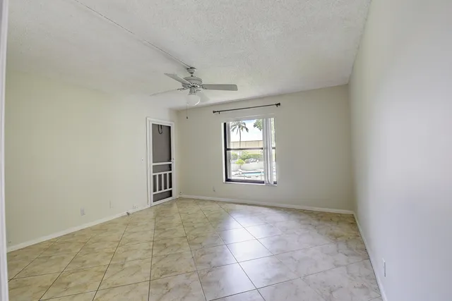 $2,000 | 890 North Federal Highway, Unit 206, Lantana, FL 33462