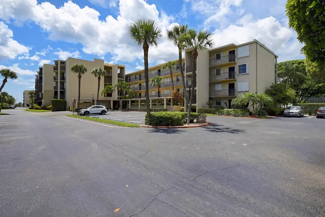 $2,000 | 890 North Federal Highway, Unit 206, Lantana, FL 33462