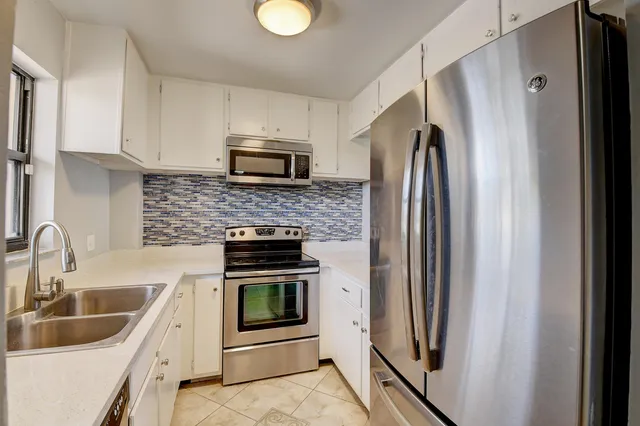 $2,000 | 890 North Federal Highway, Unit 206, Lantana, FL 33462