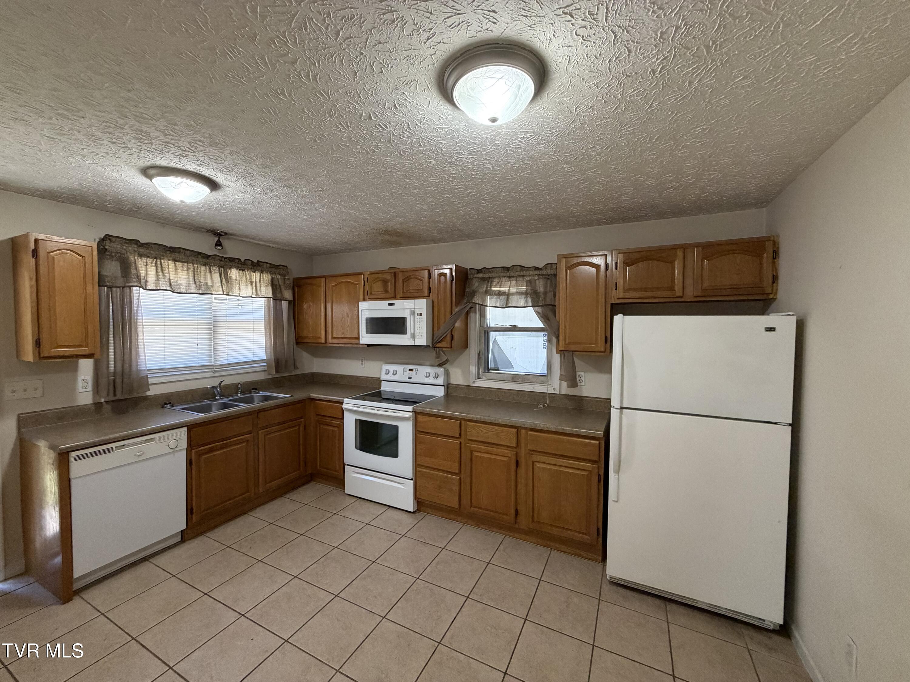 177 Shipp Springs Road Kingsport, TN 37660 - Photo 6 of 27 IMG_4917