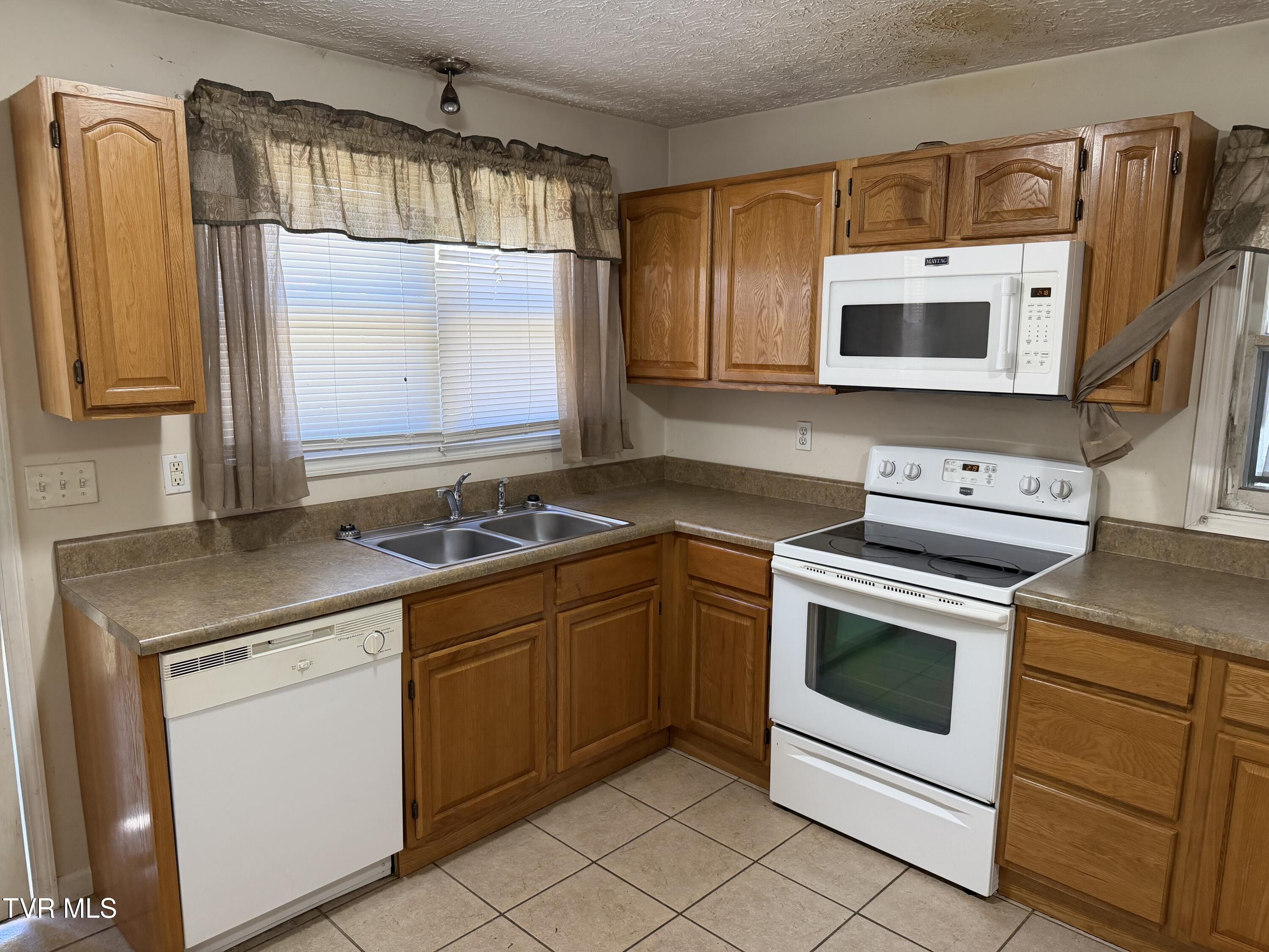 177 Shipp Springs Road Kingsport, TN 37660 - Photo 7 of 27 IMG_4919