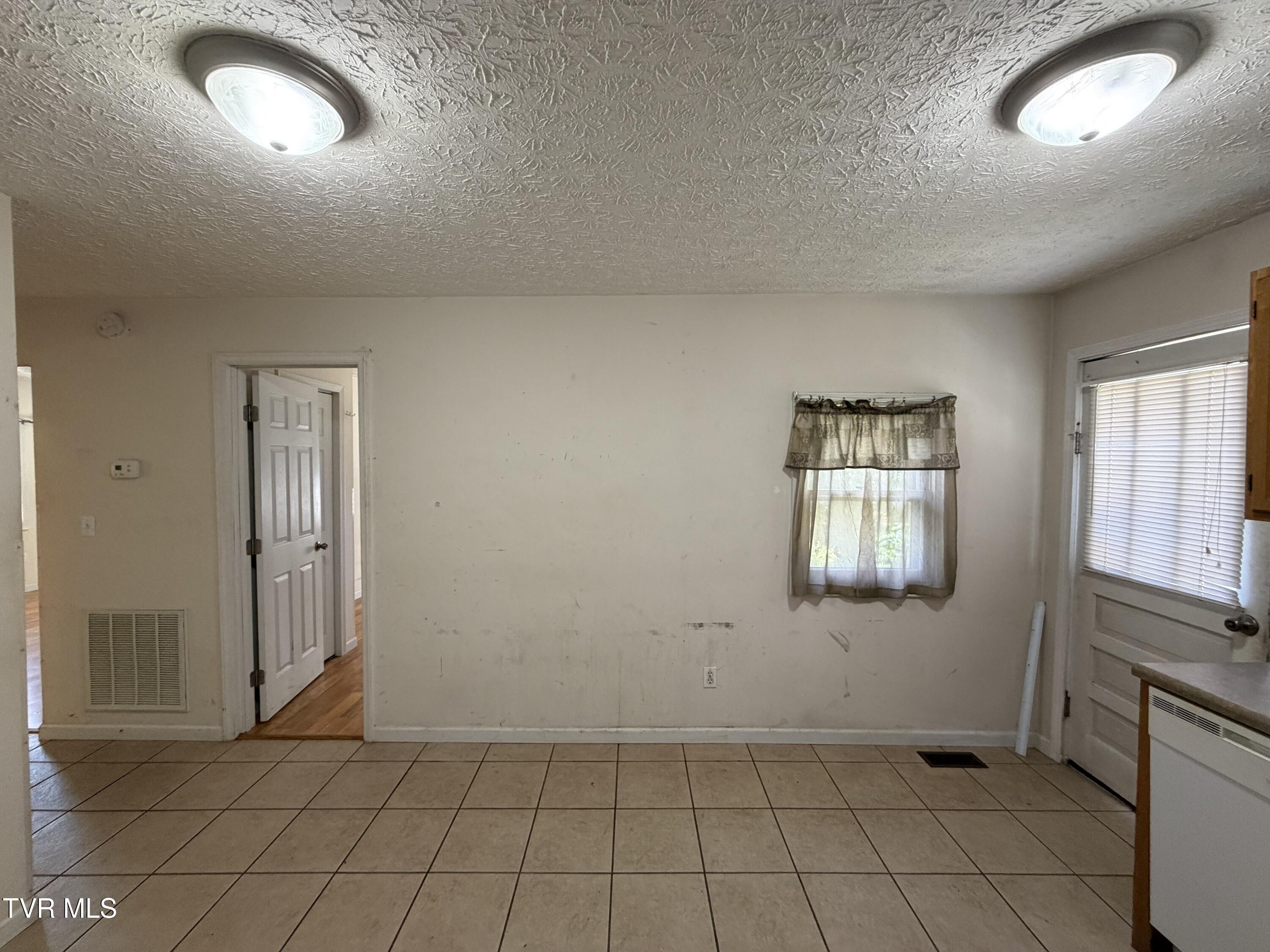 177 Shipp Springs Road Kingsport, TN 37660 - Photo 8 of 27 IMG_4918