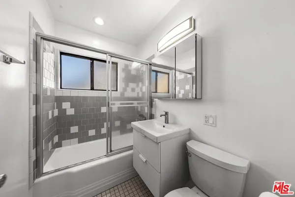 $3,050 | 2010 Virginia Avenue, Unit B, Santa Monica, CA 90404