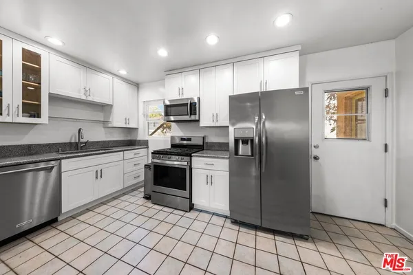 $3,050 | 2010 Virginia Avenue, Unit B, Santa Monica, CA 90404
