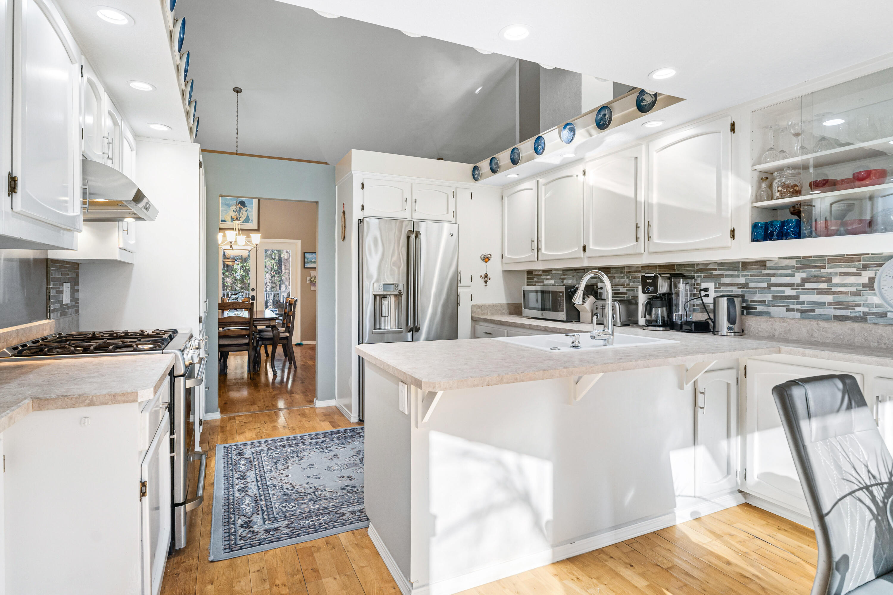 20388 Mission Ridge Court Bend, OR 97702 - Photo 8 of 46 Kitchen is also complete with pantry