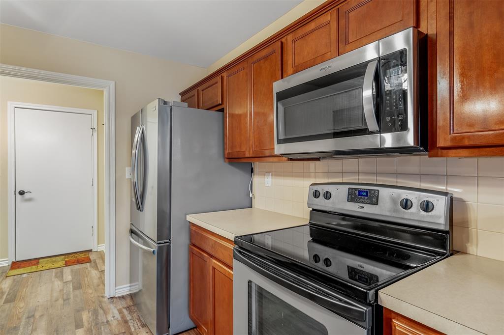 421 West Cumberland Road, Unit 205 Tyler, TX 75703 - Photo 13 of 24 a kitchen with appliances and a microwave