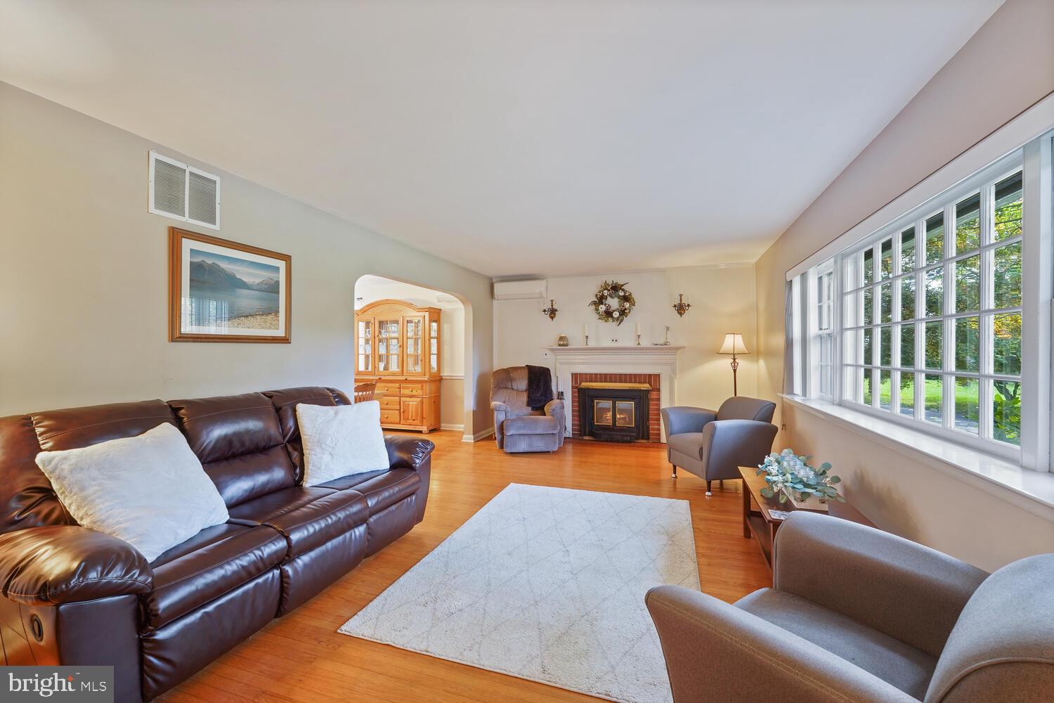 2721 South Kent Road Broomall, PA 19008 - Photo 2 of 53 Gallery Image 2