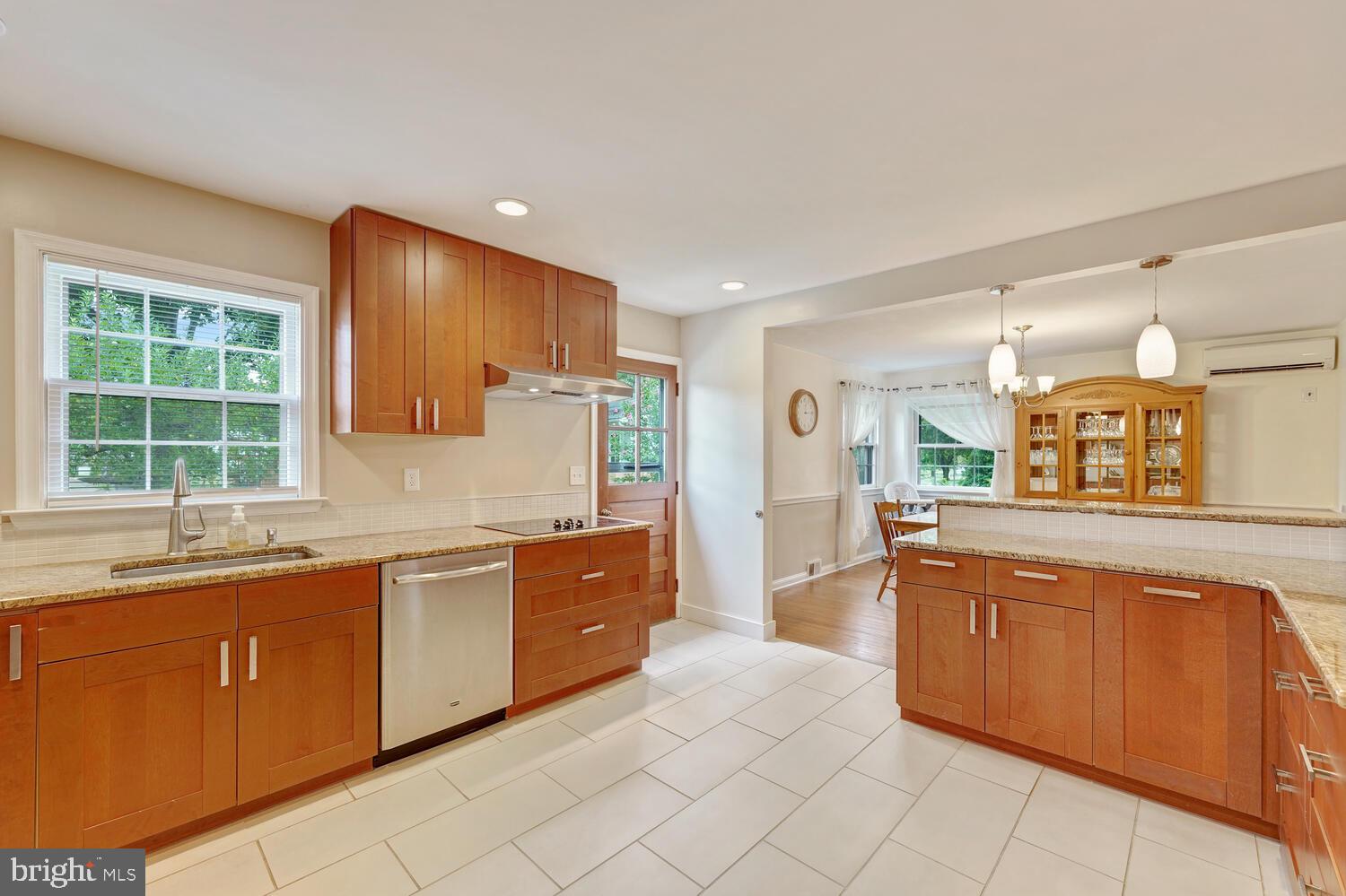 2721 South Kent Road Broomall, PA 19008 - Photo 7 of 53 Gallery Image 7