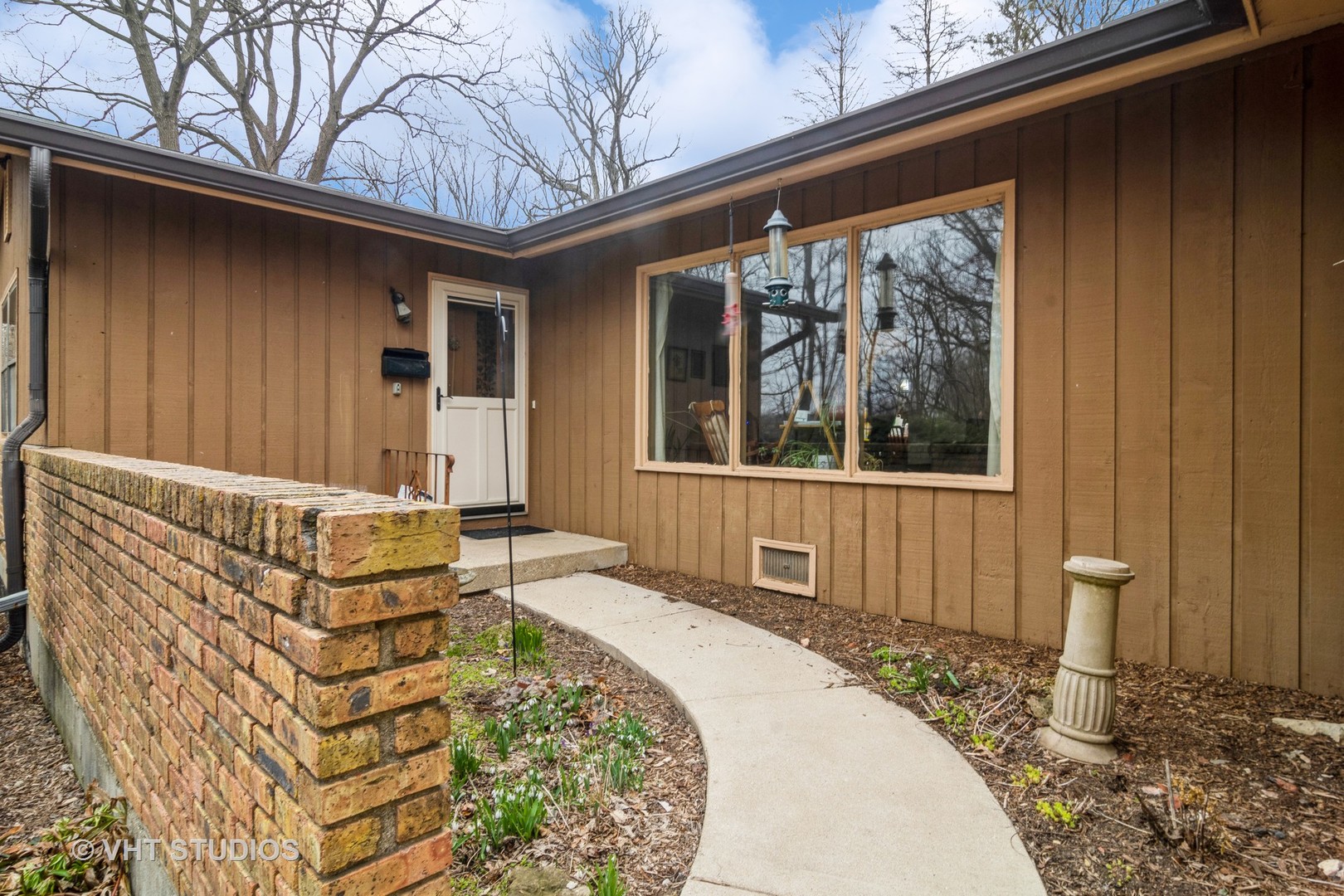 42W668 Pouley Road Elburn, IL 60119 - Photo 6 of 31 a front view of a house