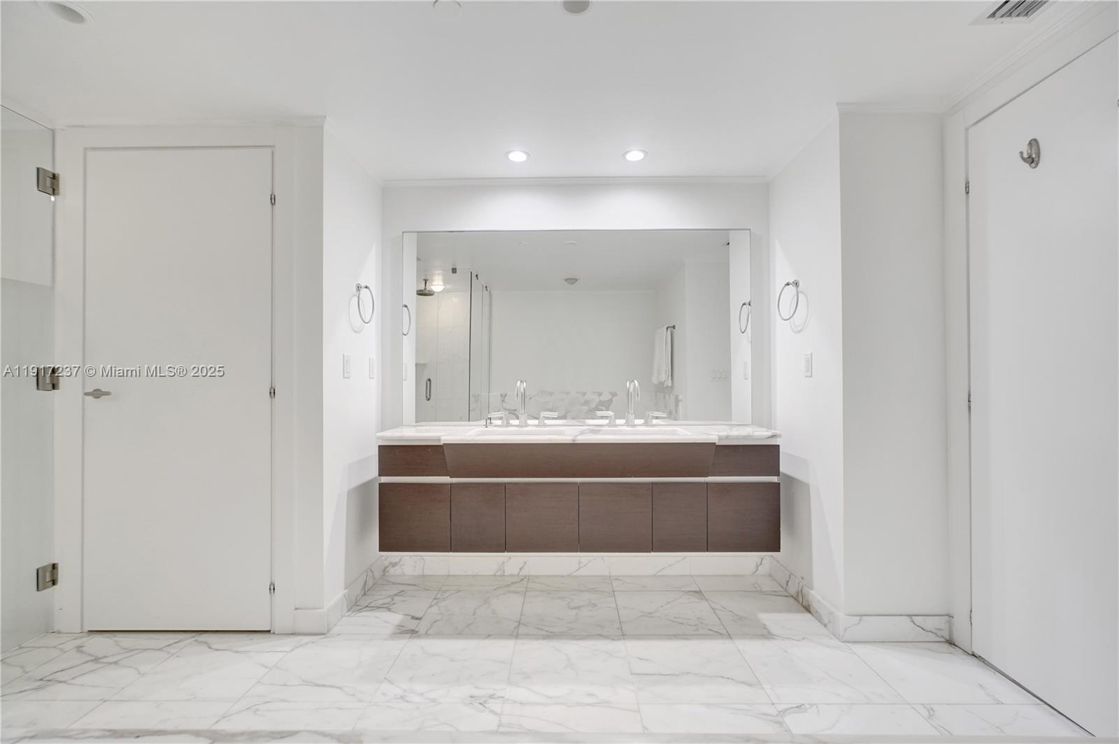 2627 South Bayshore Drive, Unit 1806 Miami, FL 33133 - Photo 14 of 33 a view of bathroom with bathtub and shower