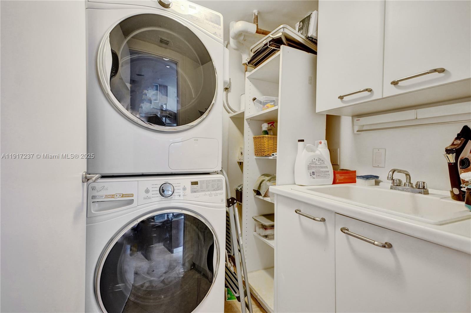2627 South Bayshore Drive, Unit 1806 Miami, FL 33133 - Photo 26 of 33 a utility room with dryer and washer