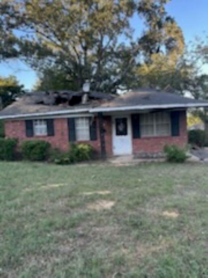 400 Hazelwood Road Memphis, TN 38109 - Photo 14 of 15 Single story home with a front yard and brick siding